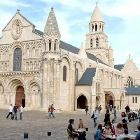 • Bel Appartement - Centre Historique De Poitiers Buitenkant foto